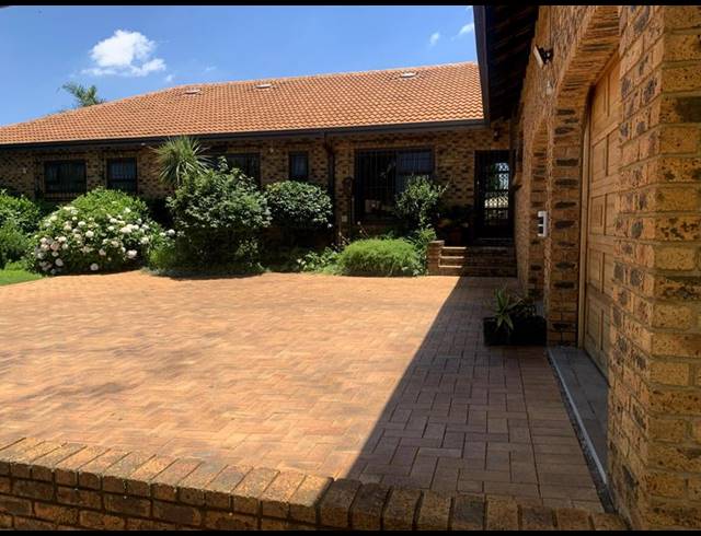 4 BEDROOM HOUSE FOR SALE IN SUNWARD PARK
